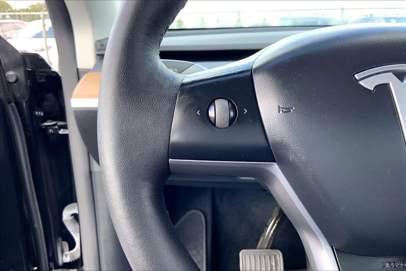 2024 Tesla Model Y photo 22 of 31