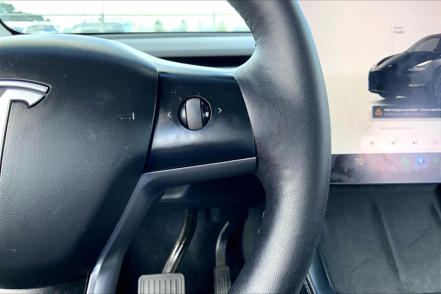 2024 Tesla Model Y photo 23 of 31