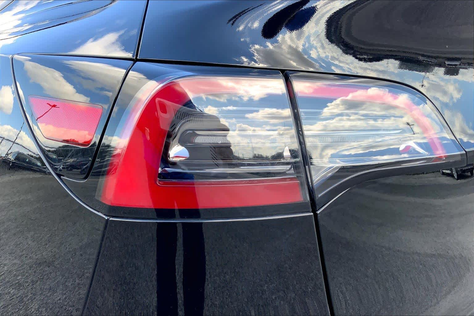 2024 Tesla Model Y photo 26 of 31