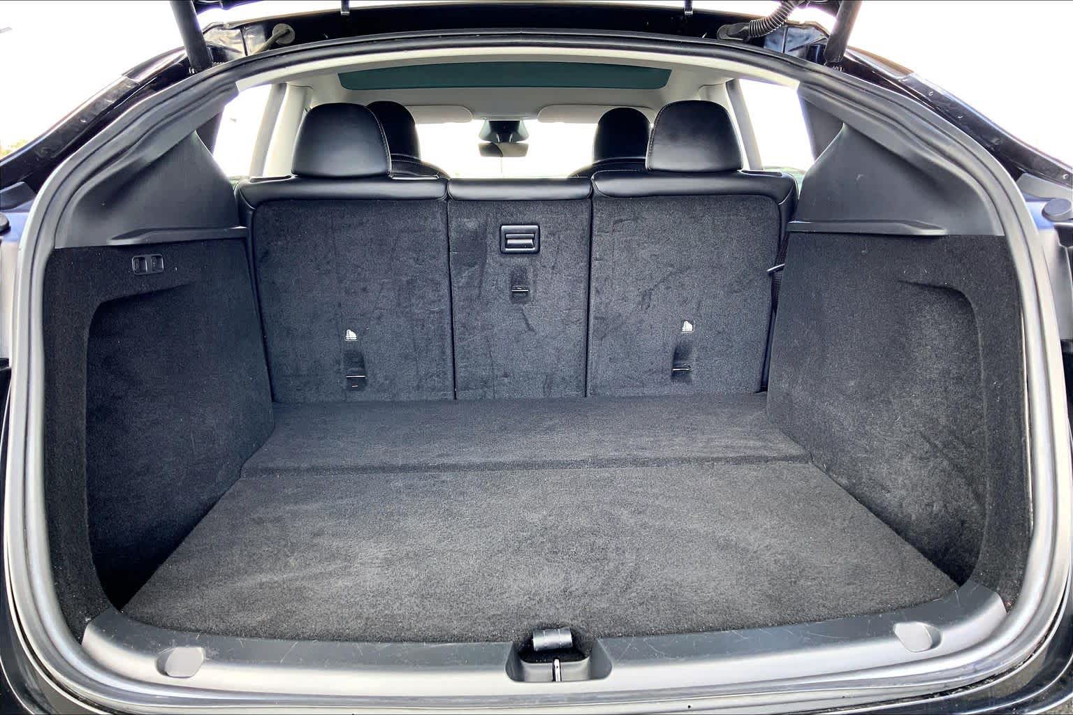 2024 Tesla Model Y photo 29 of 31