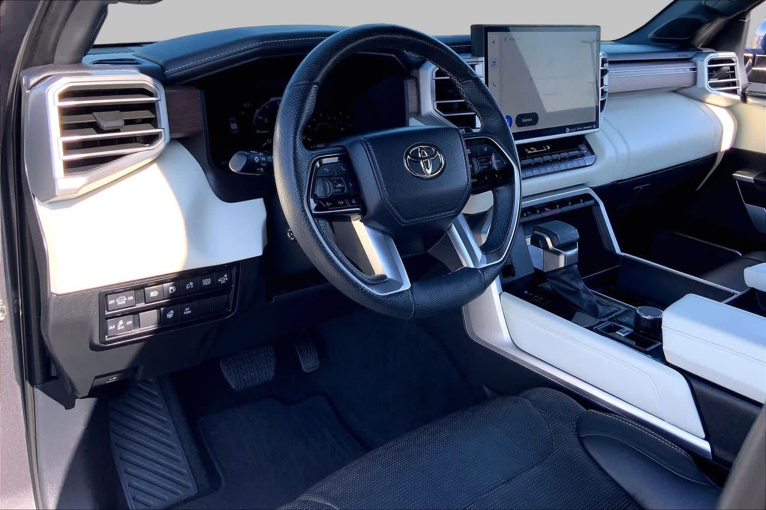 2023 Toyota Sequoia photo 17 of 36