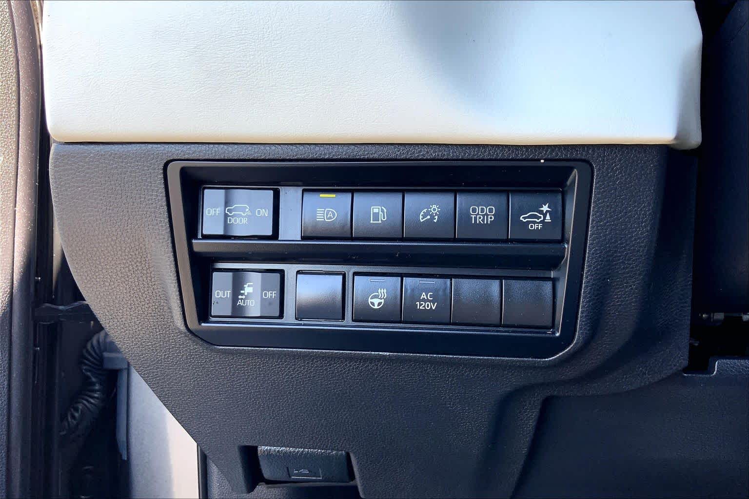2023 Toyota Sequoia photo 33 of 36