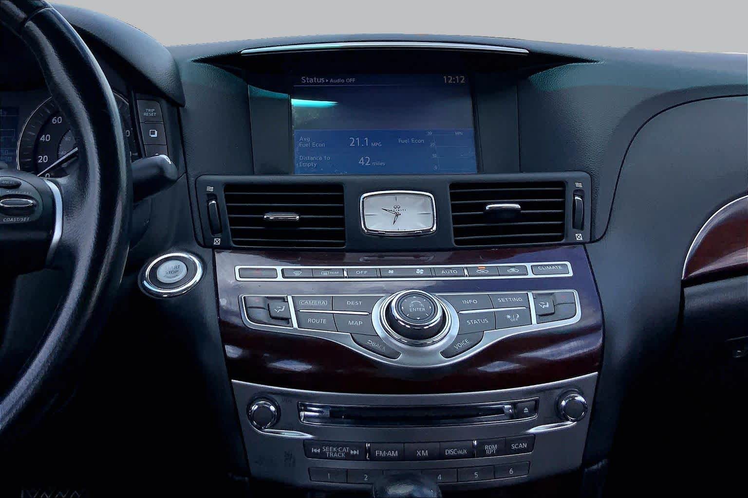 2015 INFINITI Q70 photo 7 of 36