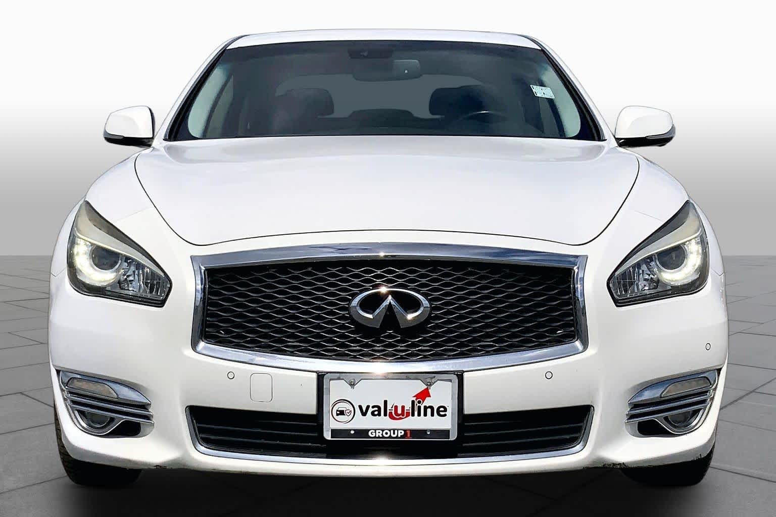 2015 INFINITI Q70 photo 4 of 36