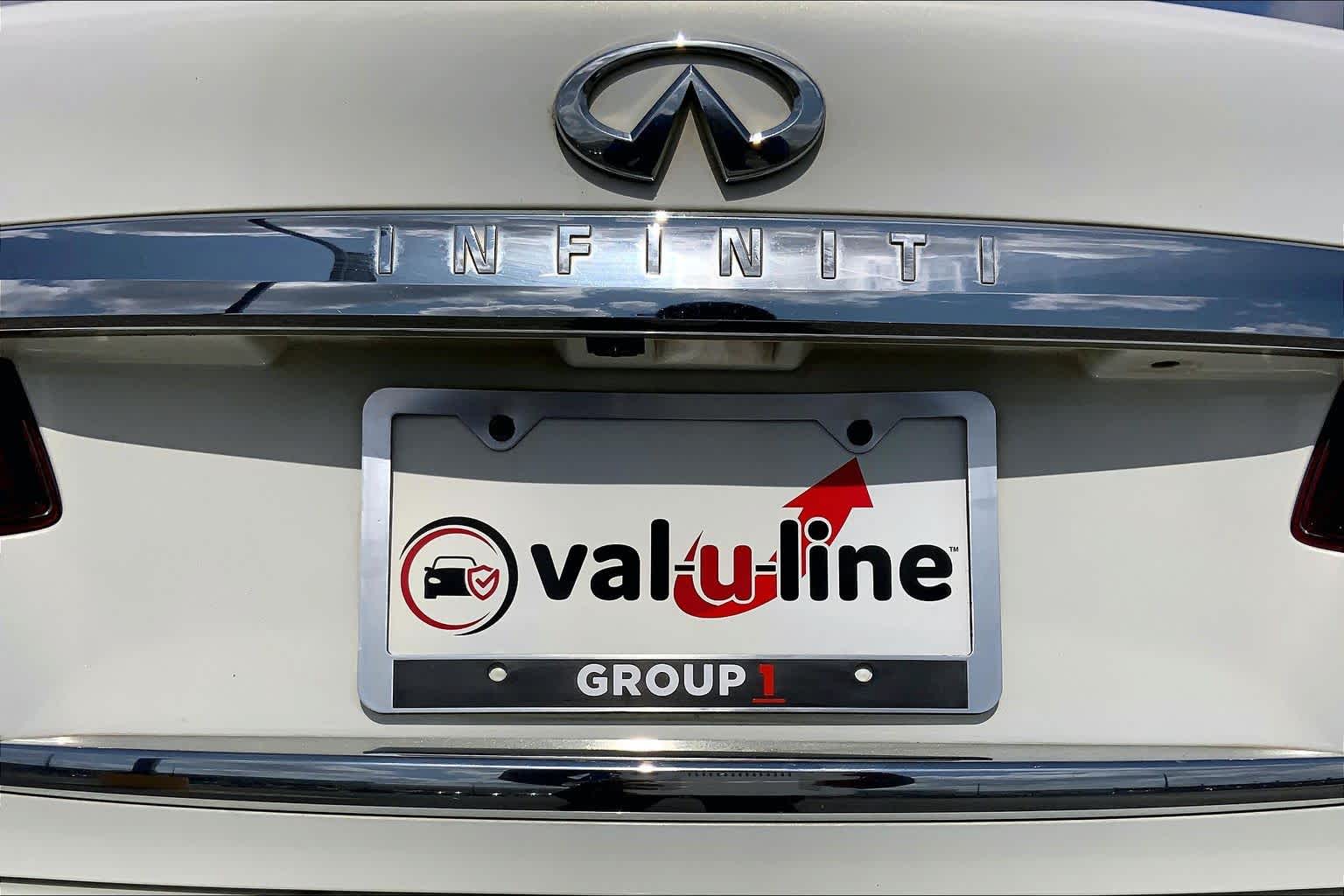 2015 INFINITI Q70 photo 30 of 36