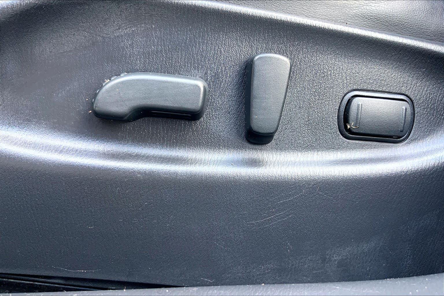 2015 INFINITI Q70 photo 34 of 36
