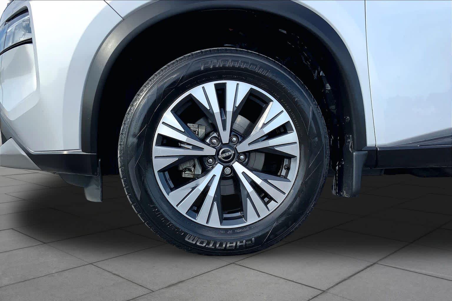 2023 Nissan Rogue photo 11 of 36
