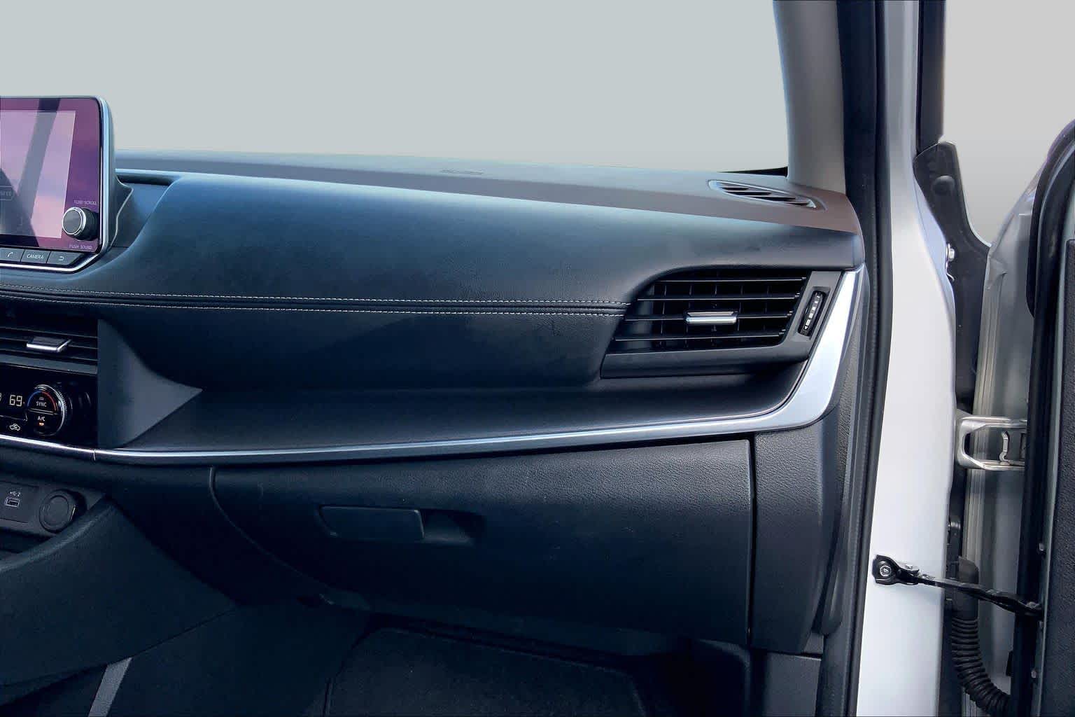 2023 Nissan Rogue photo 18 of 36