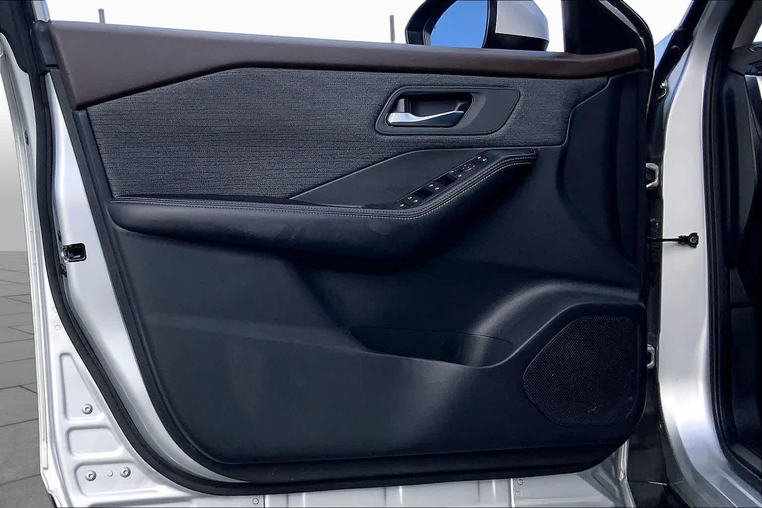 2023 Nissan Rogue photo 21 of 36
