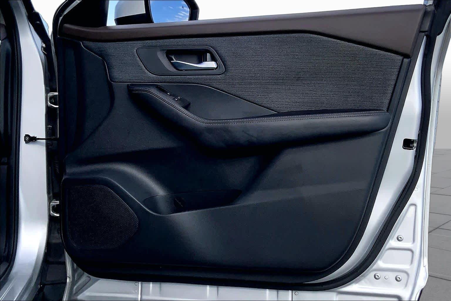 2023 Nissan Rogue photo 22 of 36