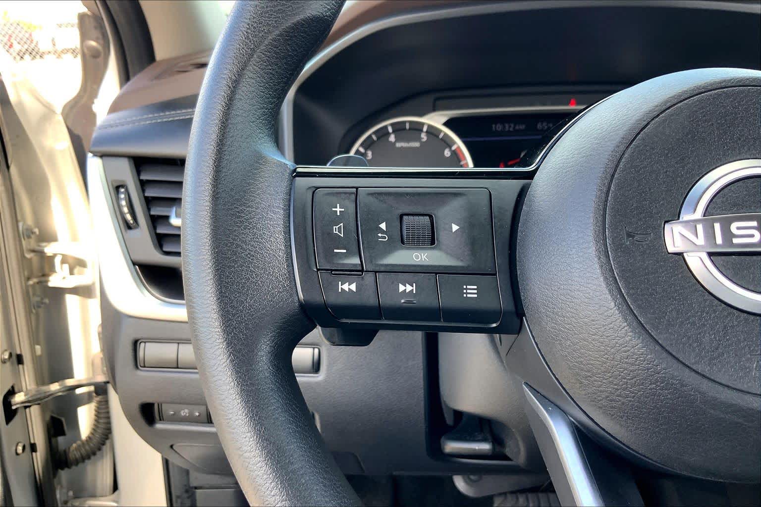 2023 Nissan Rogue photo 23 of 36