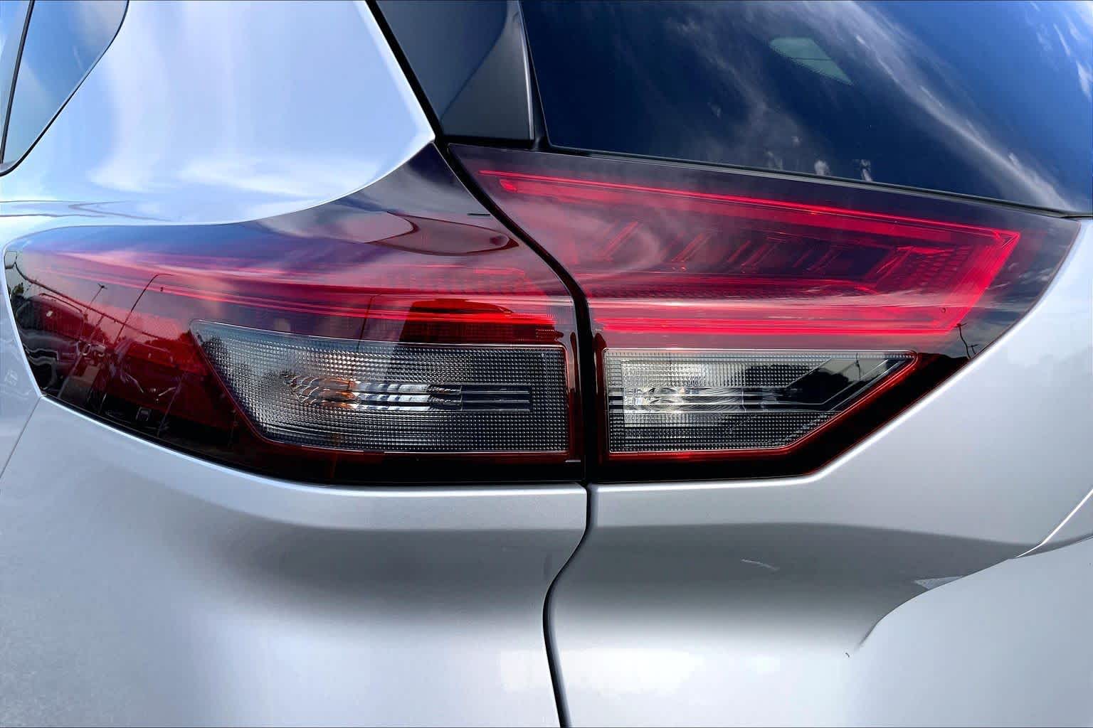 2023 Nissan Rogue photo 28 of 36