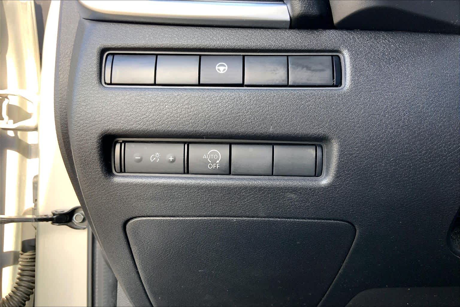 2023 Nissan Rogue photo 33 of 36