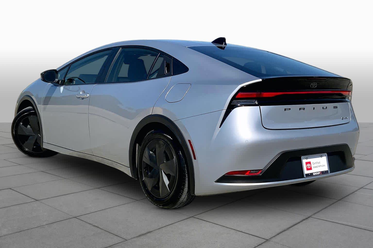 2026 Toyota Prius photo 12 of 36