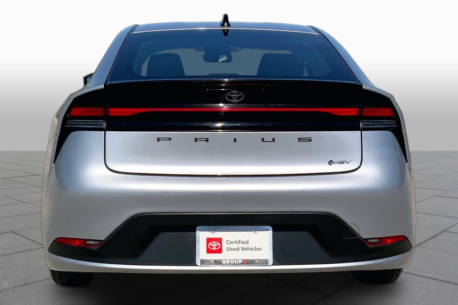 2026 Toyota Prius photo 5 of 36