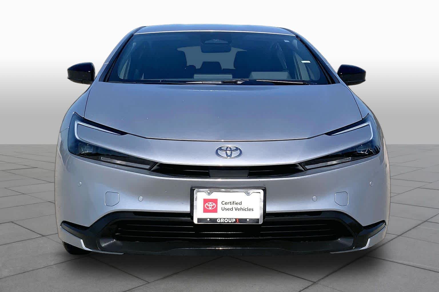2026 Toyota Prius photo 4 of 36
