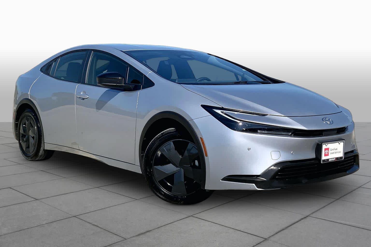 2026 Toyota Prius photo 3 of 36