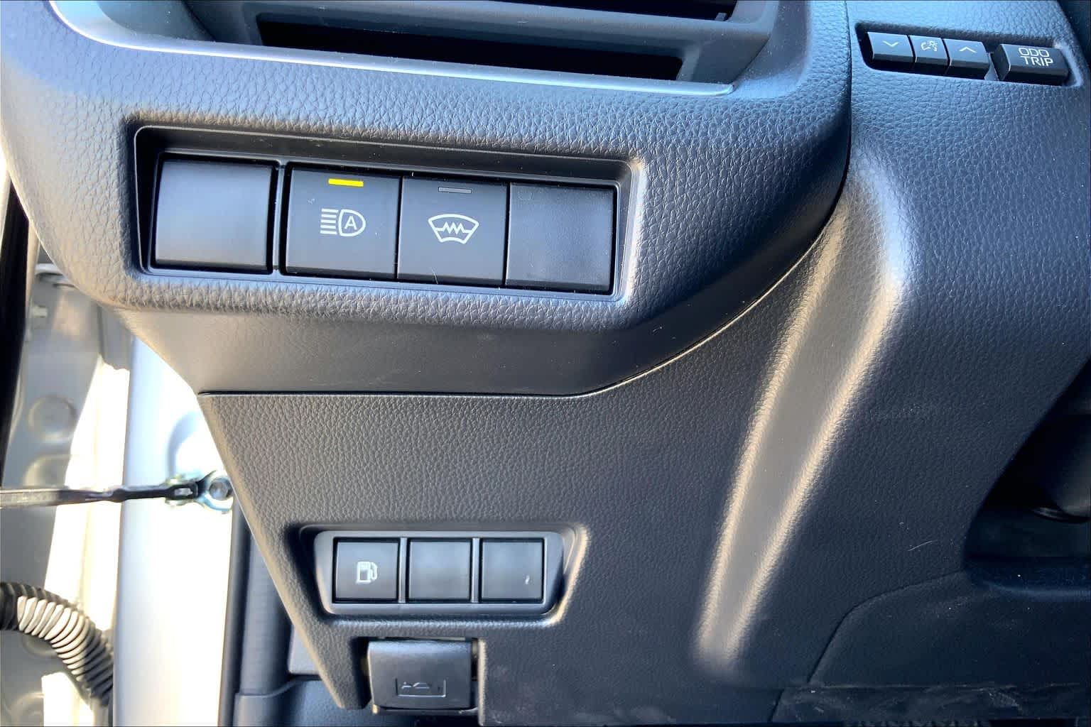 2026 Toyota Prius photo 33 of 36
