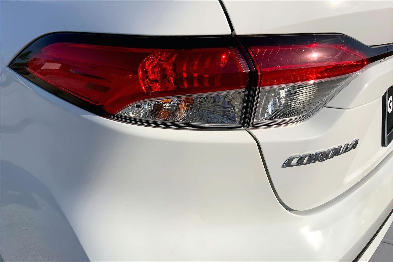 2020 Toyota Corolla Hybrid LE Super White at AutoNation USA Houston