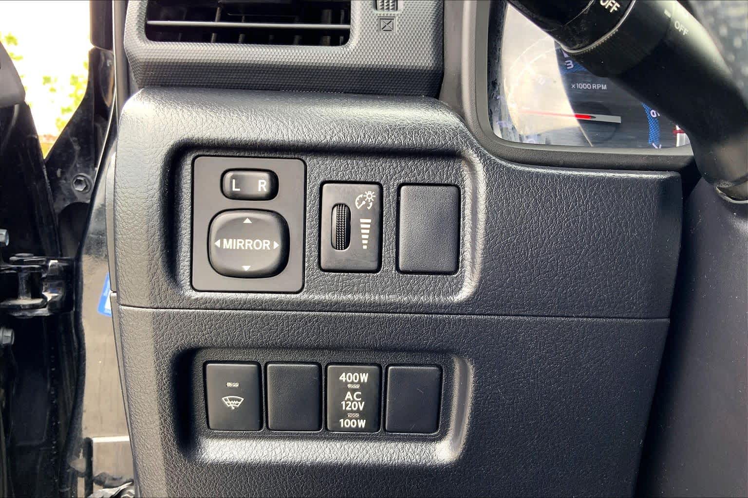 2019 Toyota 4Runner photo 32 of 35