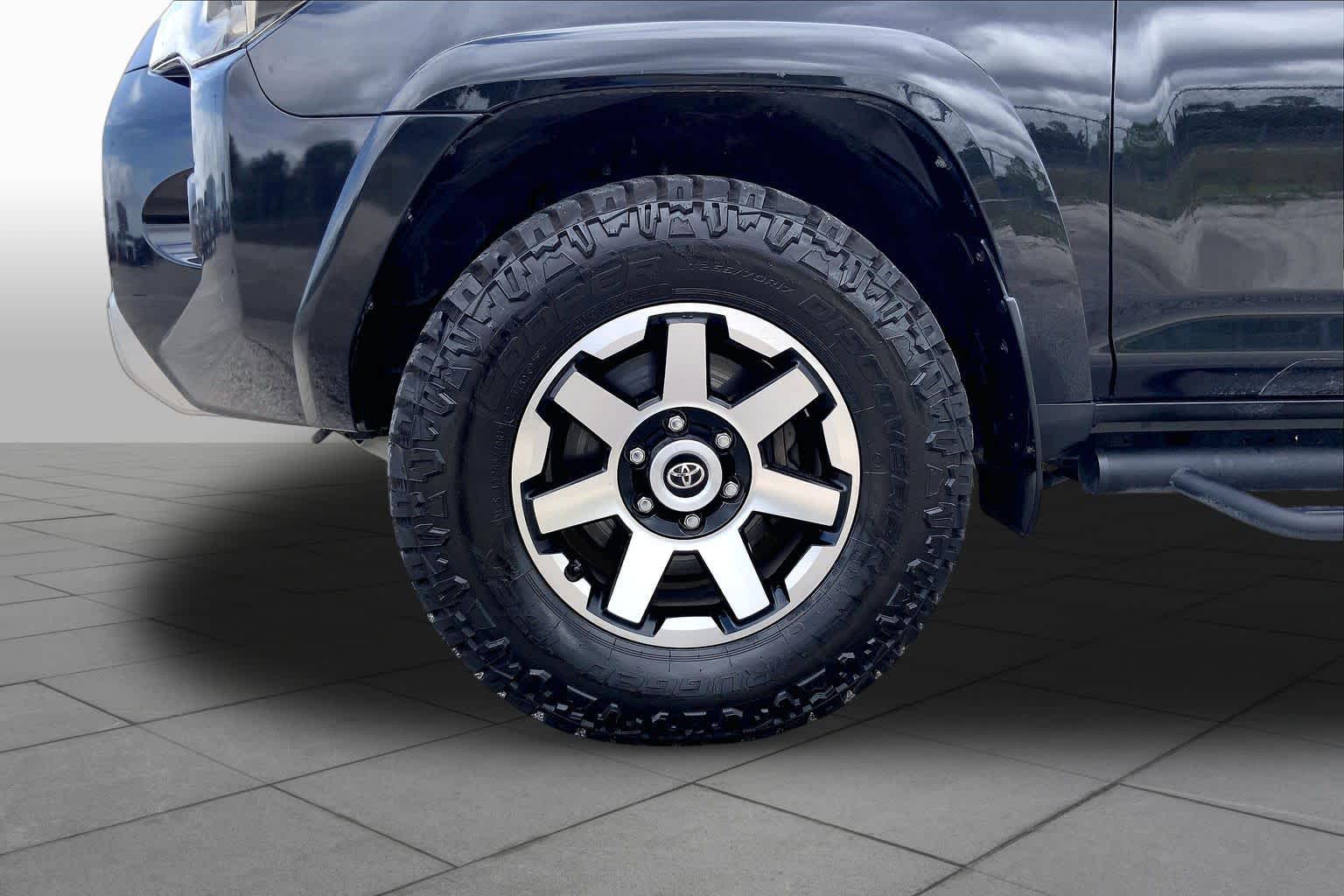 2019 Toyota 4Runner photo 11 of 35