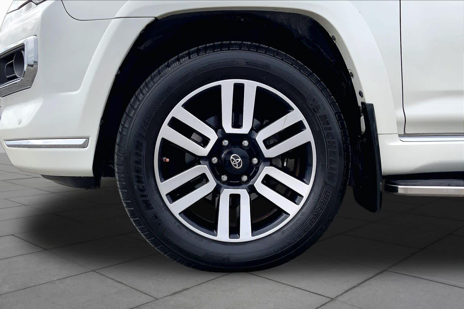 2018 Toyota 4Runner photo 11 of 36