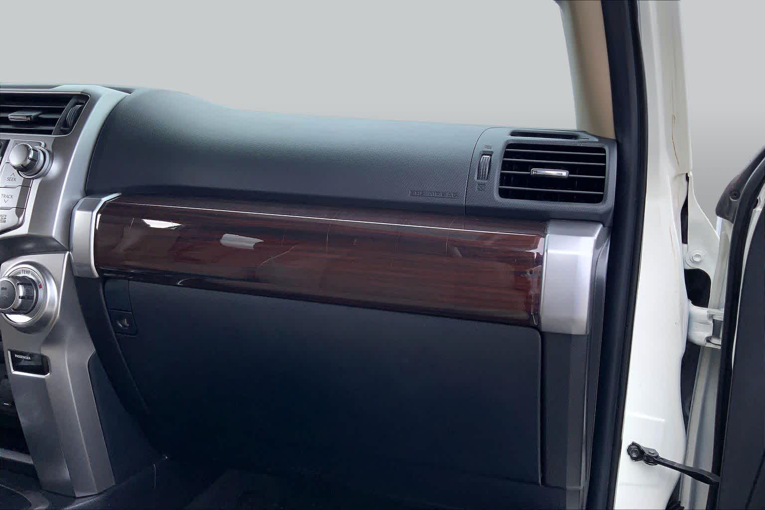 2018 Toyota 4Runner photo 18 of 36