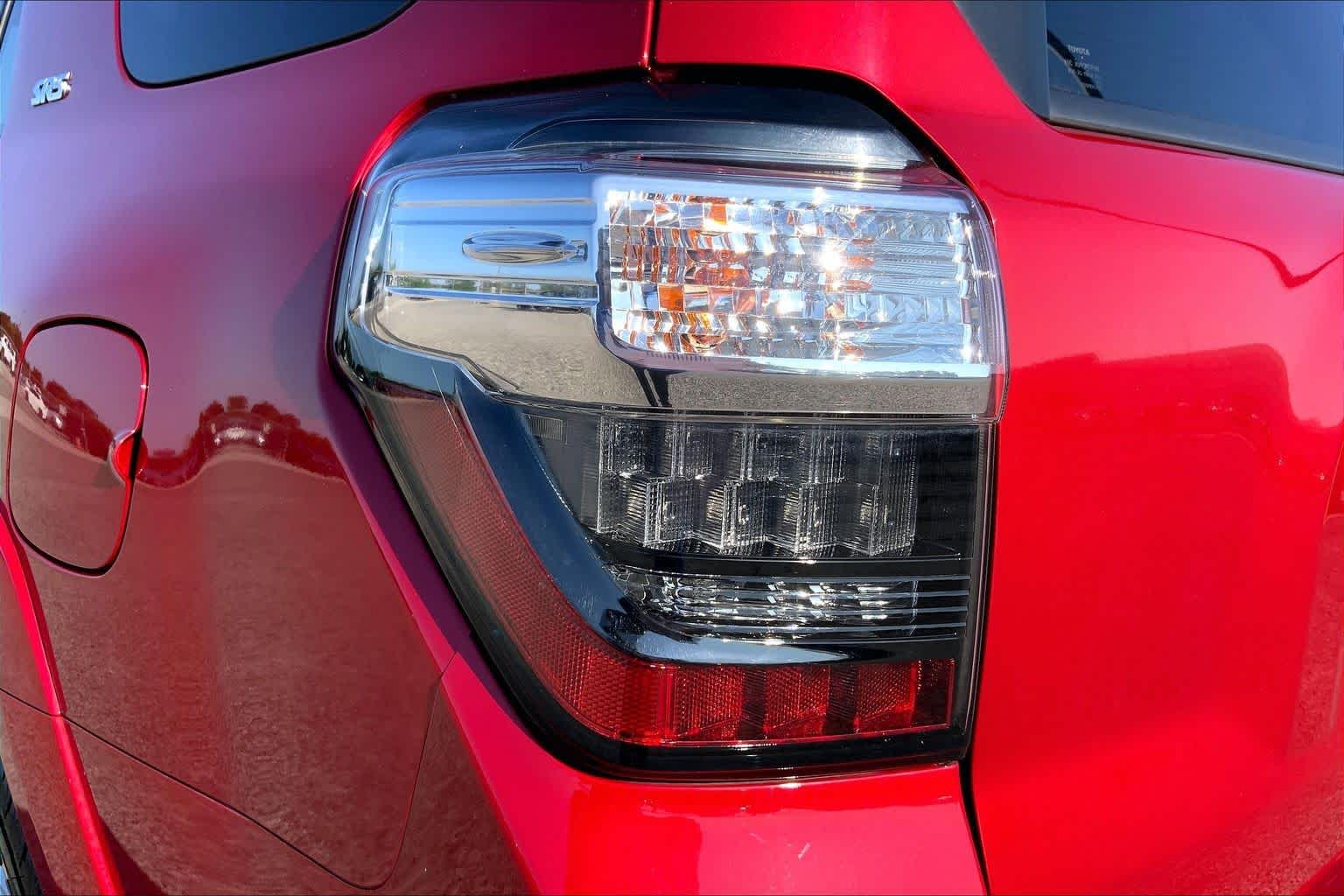 2021 Toyota 4Runner photo 28 of 36