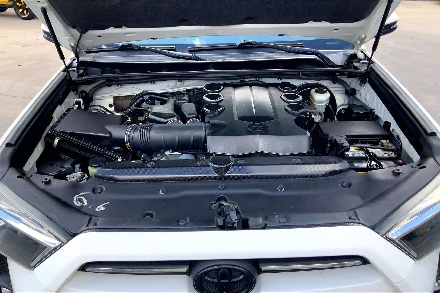 2021 Toyota 4Runner photo 32 of 34