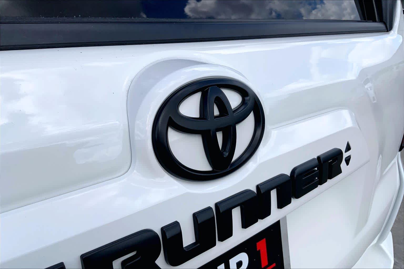 2021 Toyota 4Runner photo 10 of 34