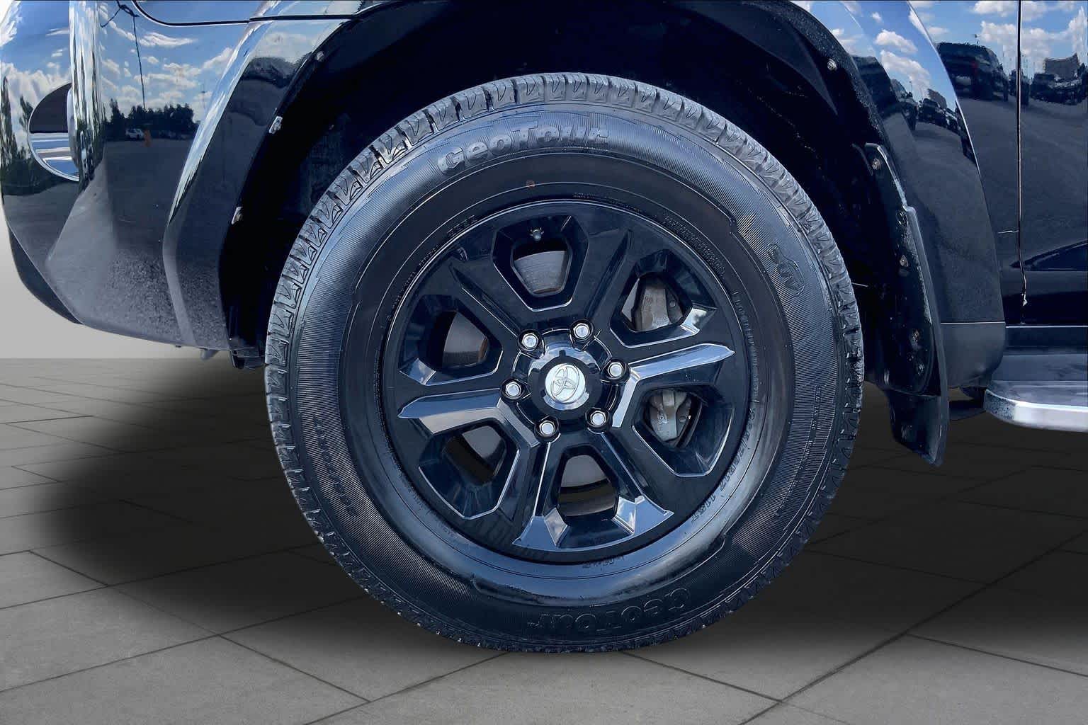 2018 Toyota 4Runner photo 11 of 35