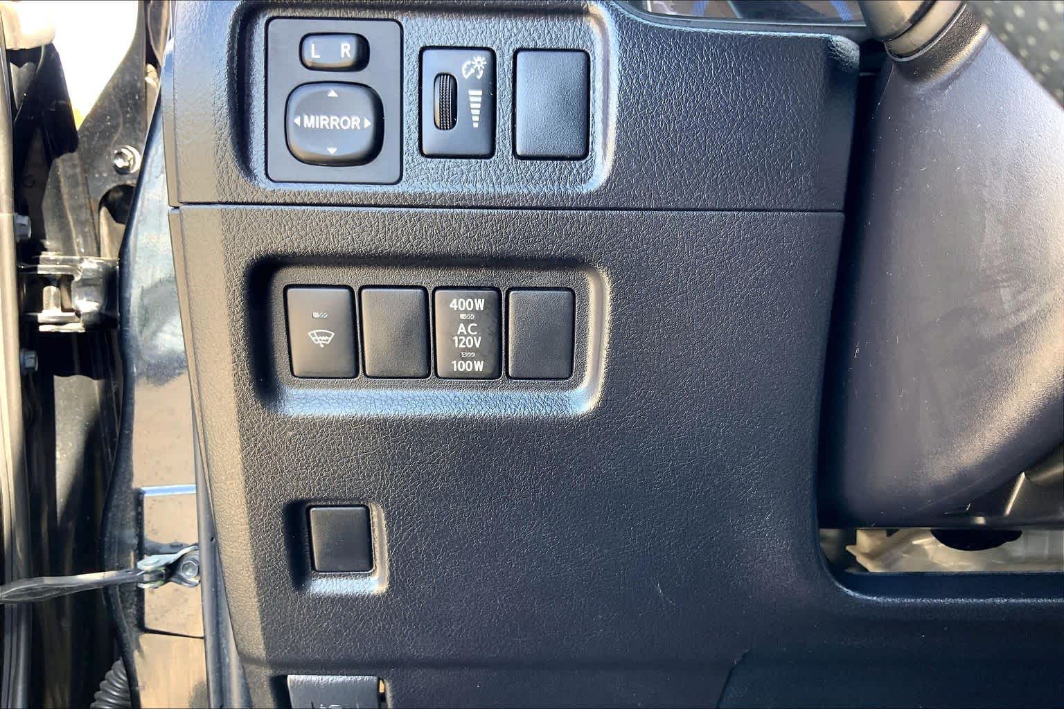 2018 Toyota 4Runner photo 32 of 35