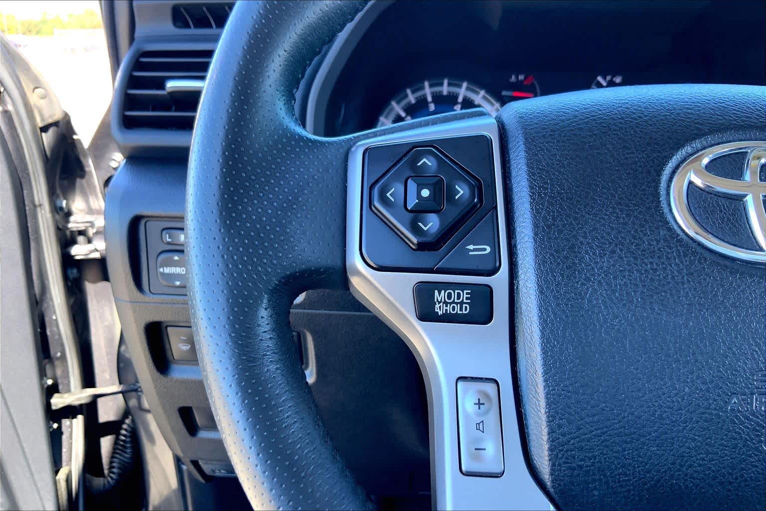 2018 Toyota 4Runner photo 23 of 36