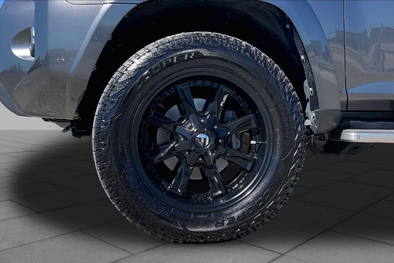 2018 Toyota 4Runner photo 11 of 36