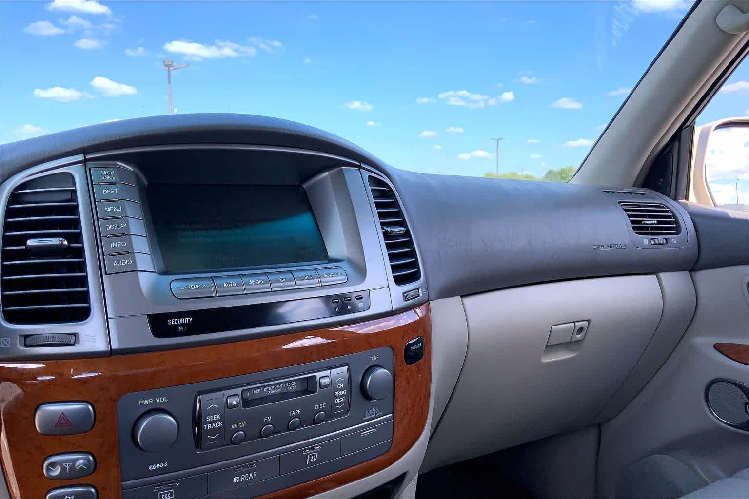 2005 Lexus LX 470 photo 34 of 35