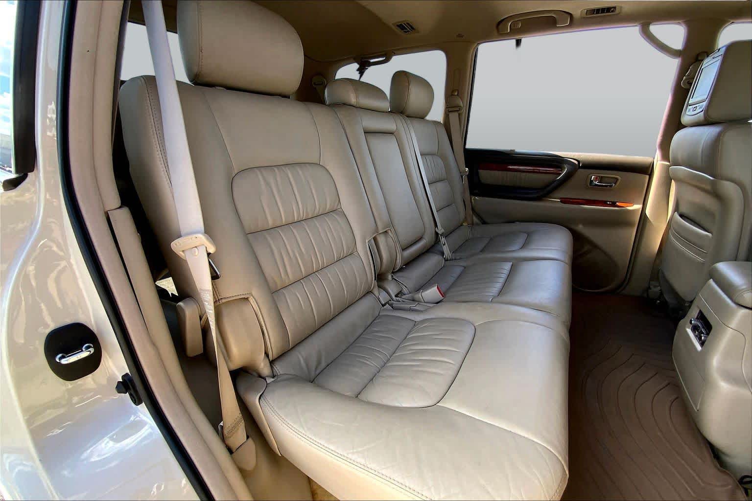 2005 Lexus LX 470 photo 18 of 35