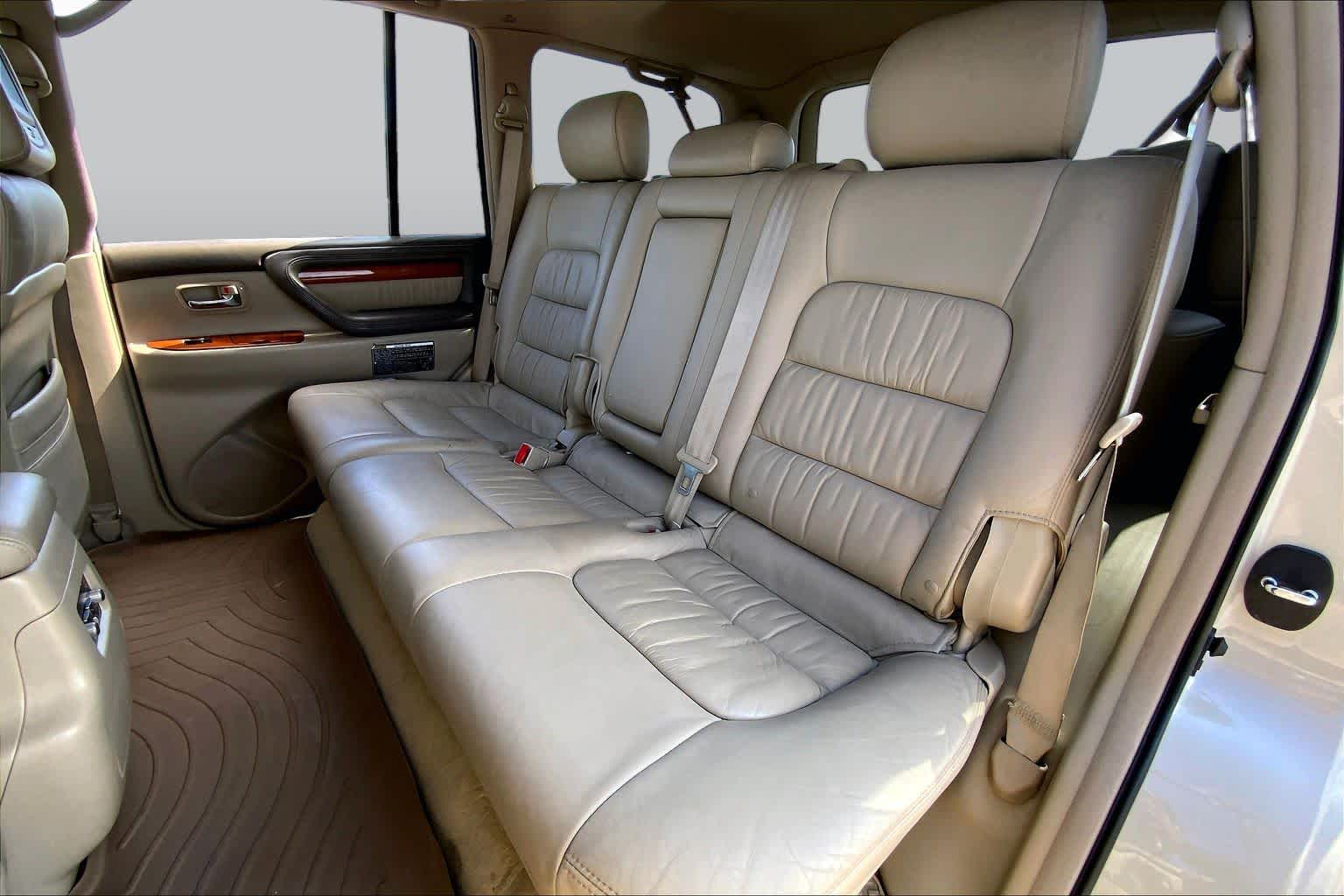 2005 Lexus LX 470 photo 19 of 35