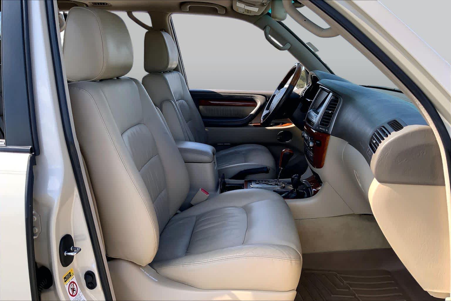 2005 Lexus LX 470 photo 8 of 35