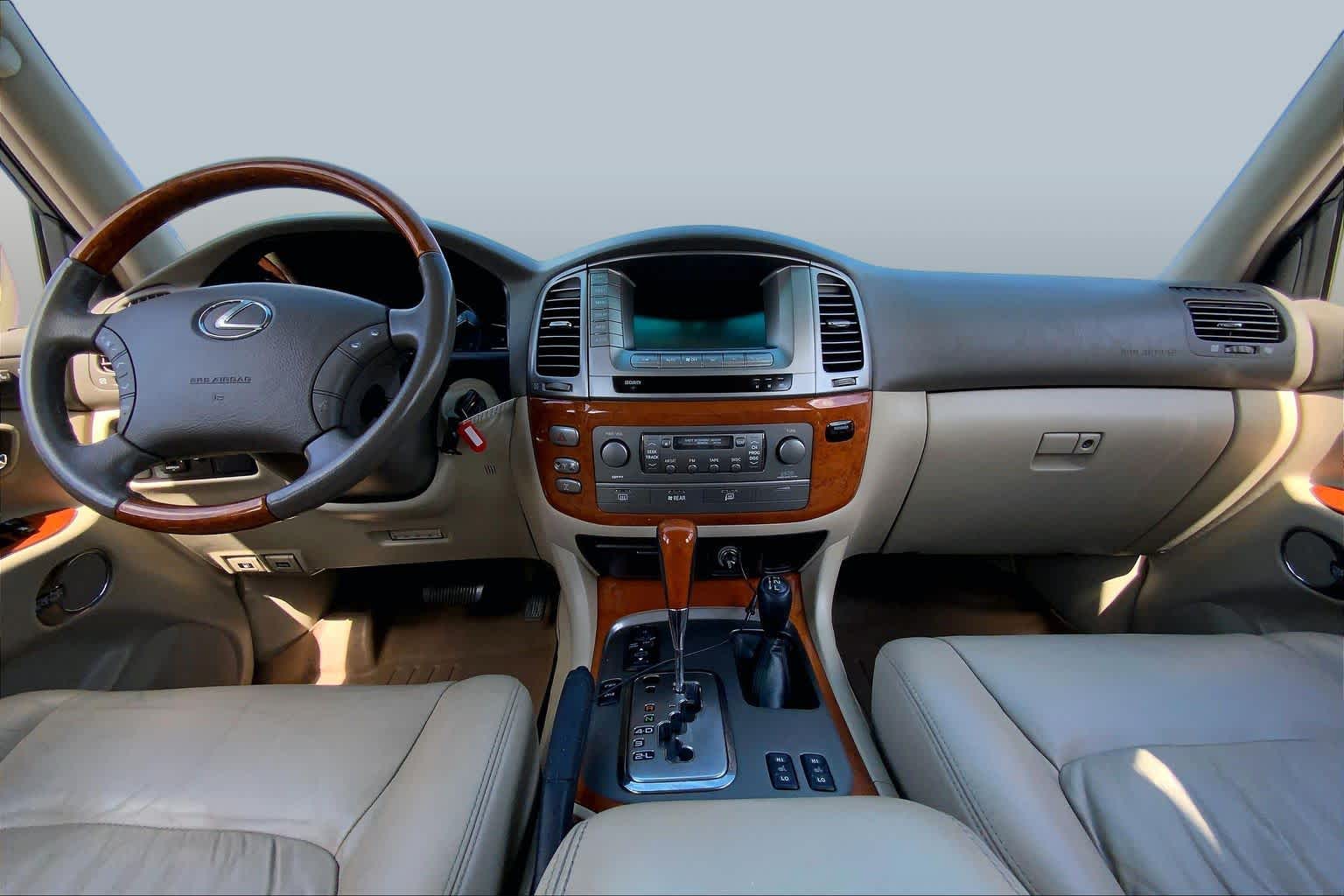2005 Lexus LX 470 photo 14 of 35