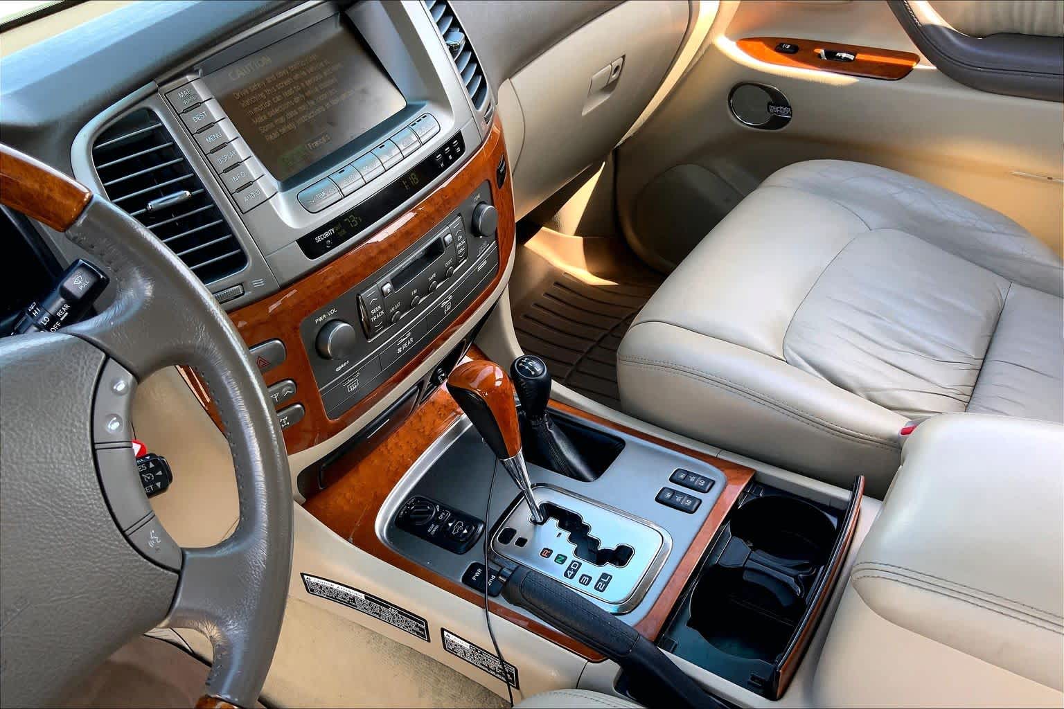 2005 Lexus LX 470 photo 15 of 35