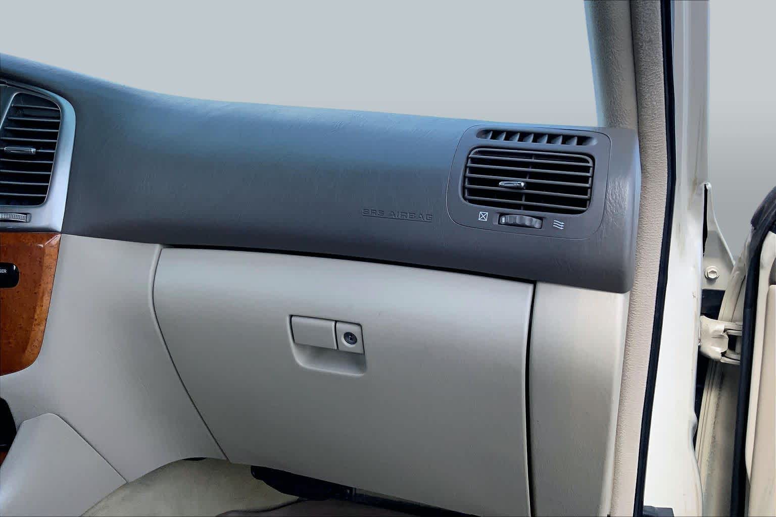 2005 Lexus LX 470 photo 17 of 35