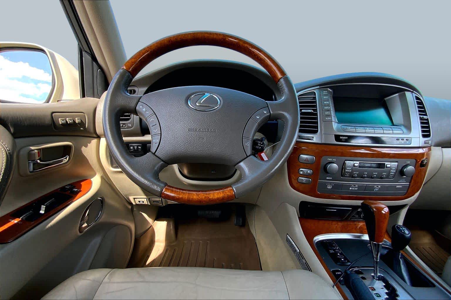2005 Lexus LX 470 photo 5 of 35