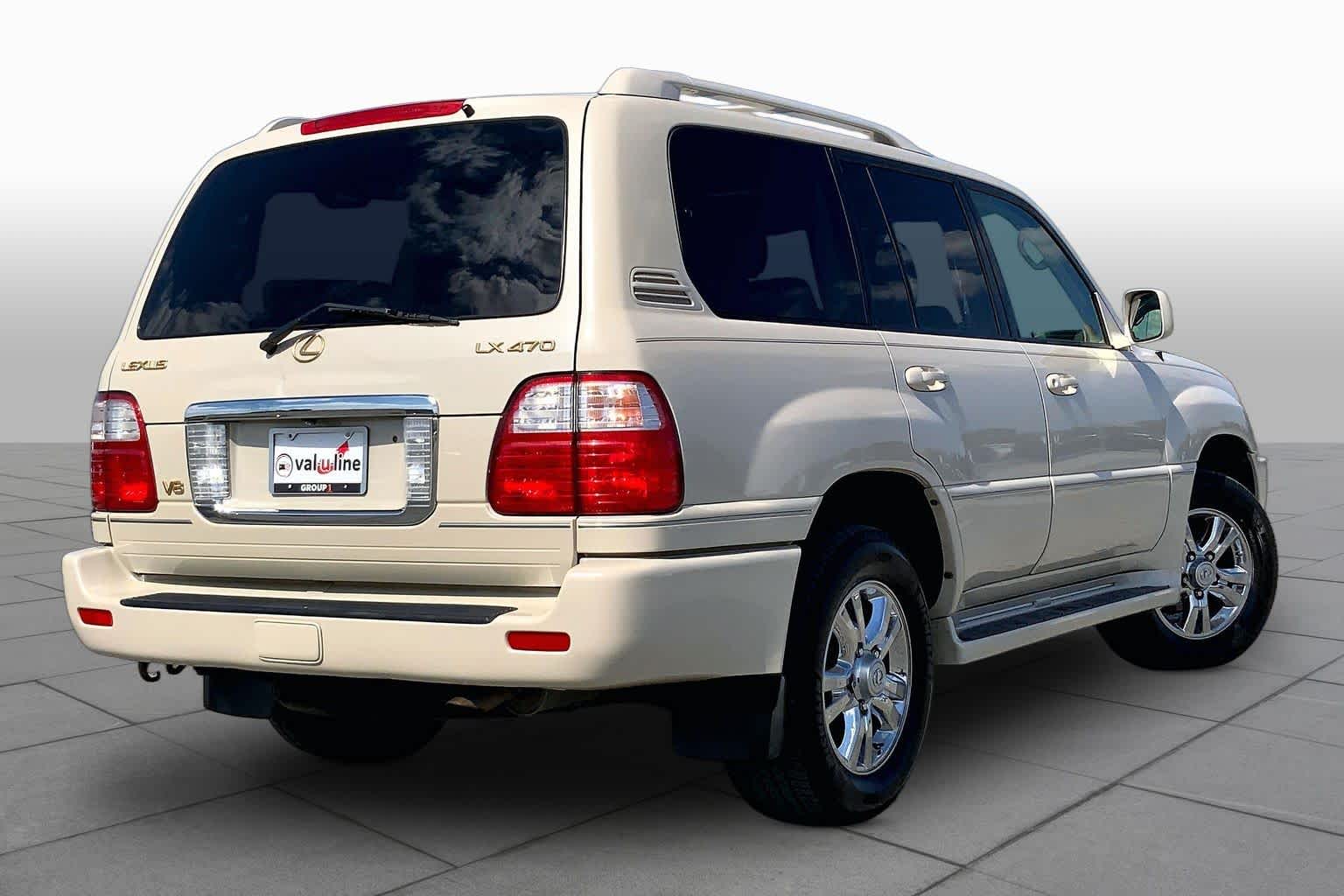 2005 Lexus LX 470 photo 12 of 35