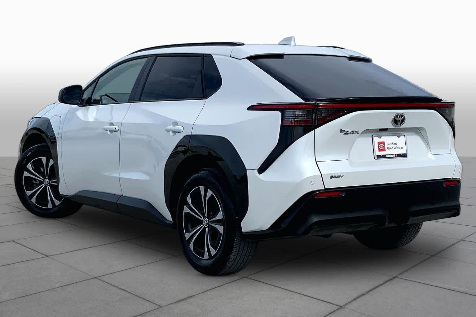 2025 Toyota bZ4X XLE - 10