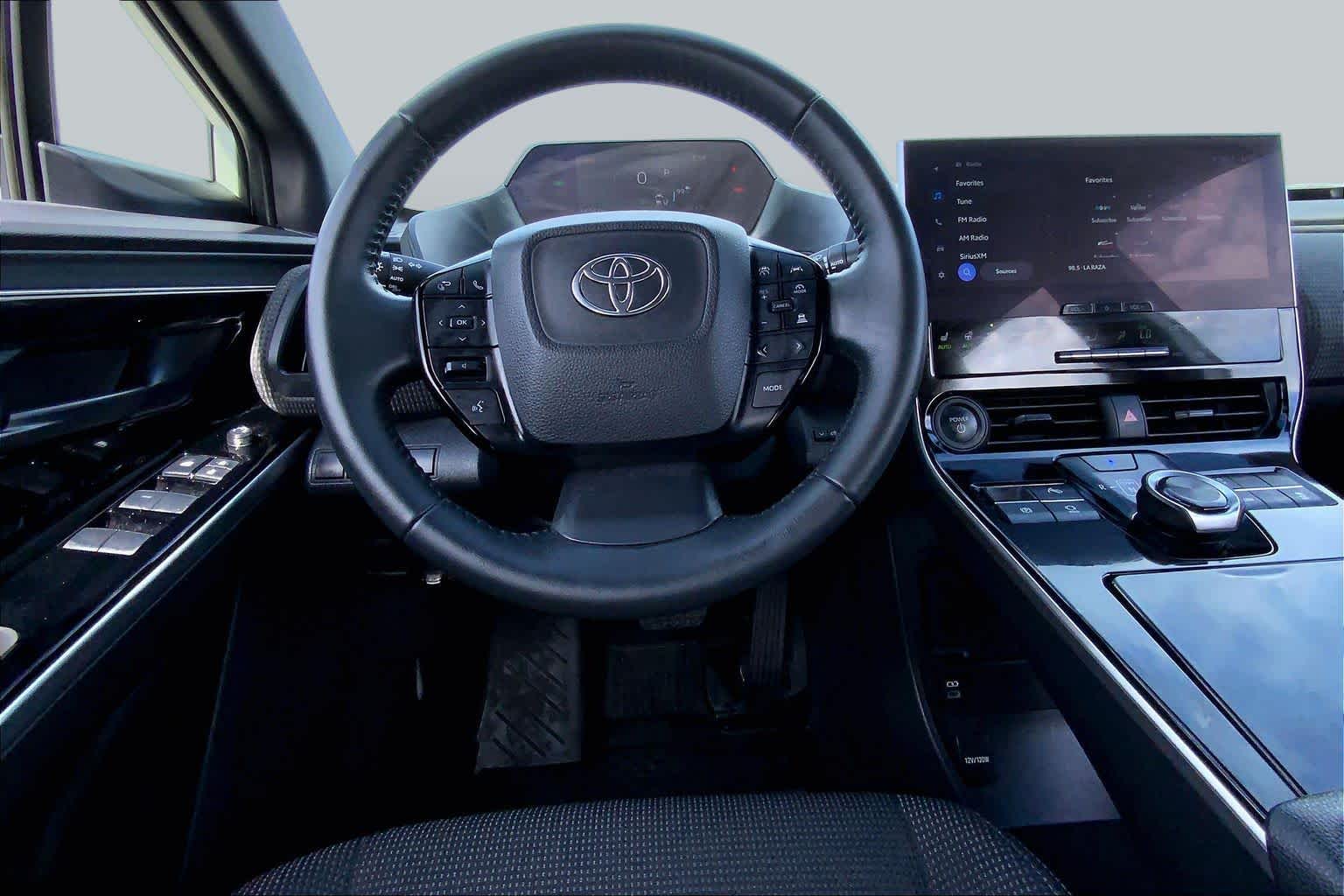 2025 Toyota bZ4X XLE - 4