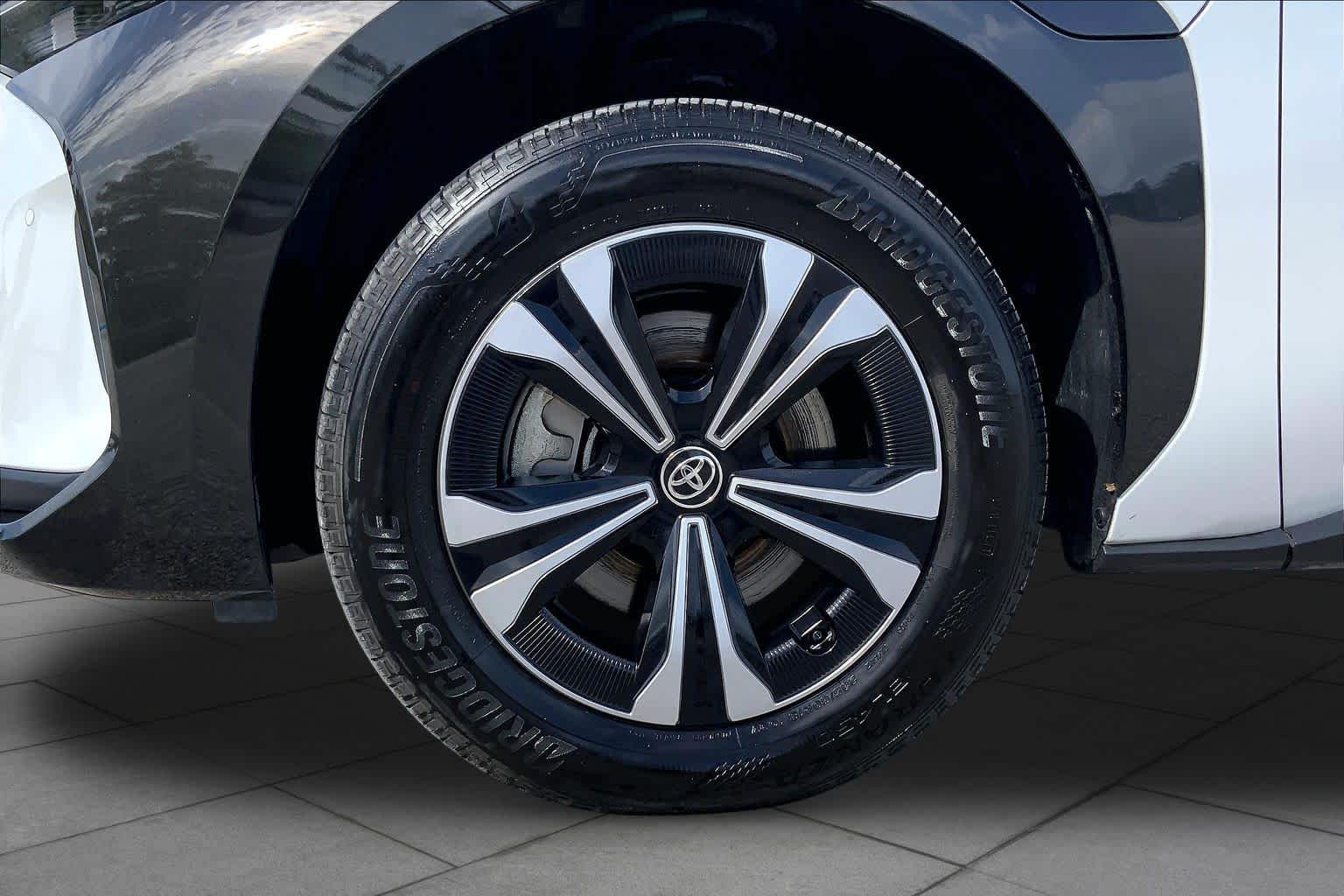 2025 Toyota bZ4X XLE - 9