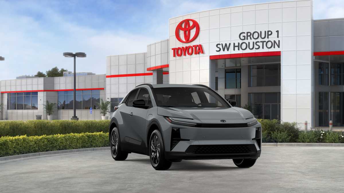 2026 Toyota C-HR photo 28 of 34