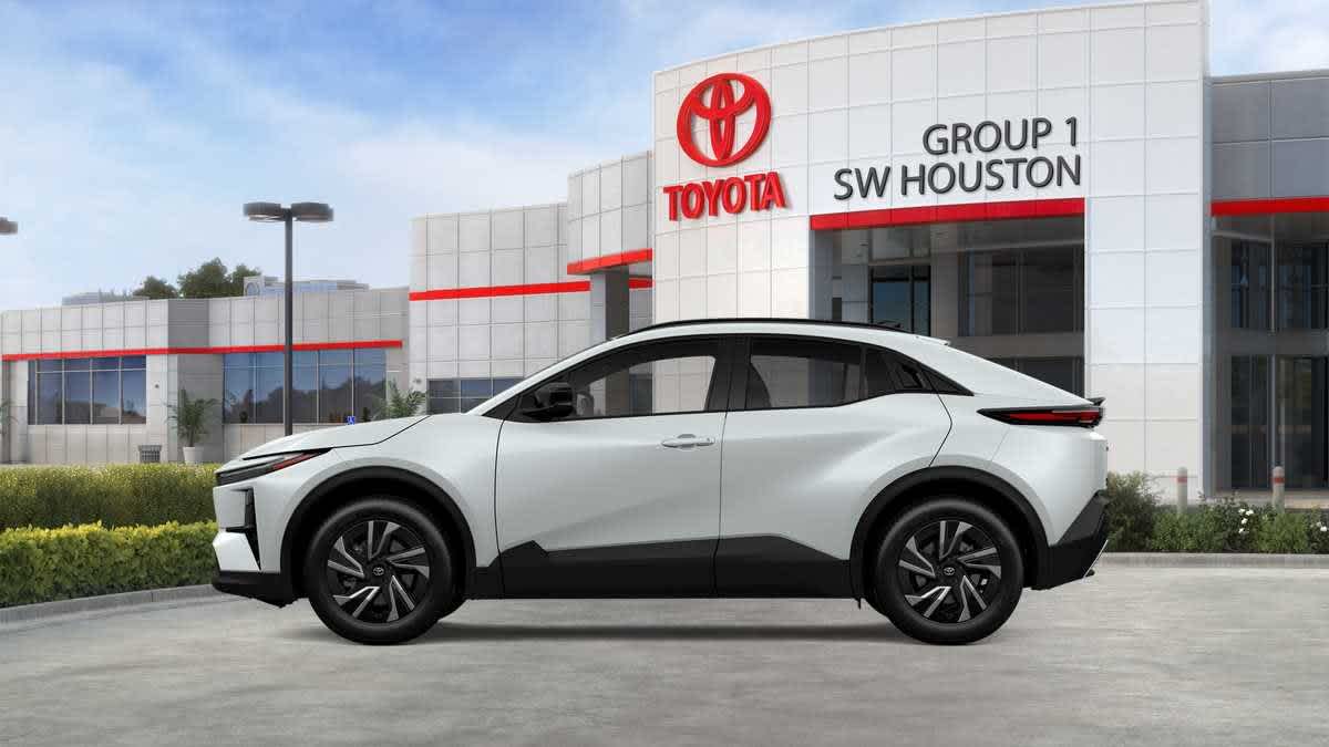 2026 Toyota C-HR photo 4 of 30