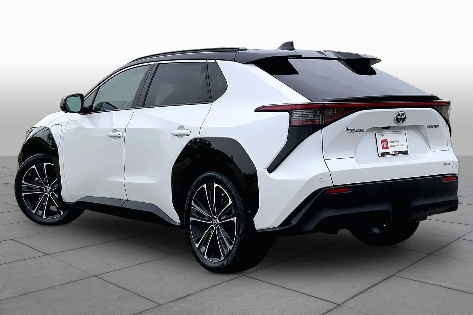 2023 Toyota bZ4X Limited - 10