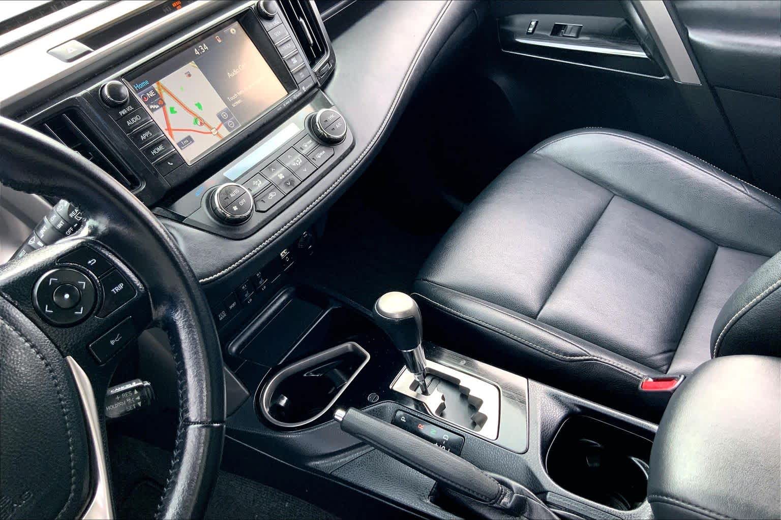 2016 Toyota RAV4 Hybrid photo 16 of 36